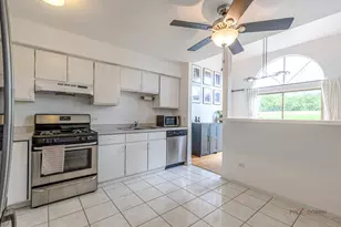 951 Ridgefield Ln, Wheeling, IL 60090 - Photo 10