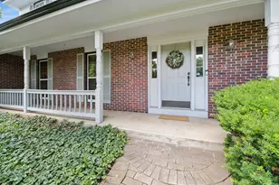 205 Whitaker Ct, Woodstock, IL 60098 - Photo 2
