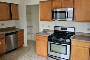 833 Village Quarter Rd, West Dundee, IL 60118 - Photo 6