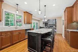 1002 Stonehedge Rd, Saint Charles, IL 60174 - Photo 8