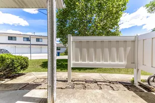 325 Bayview Point, Schaumburg, IL 60194 - Photo 4