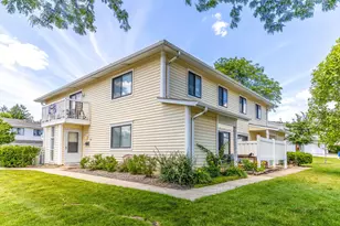 325 Bayview Point, Schaumburg, IL 60194 - Photo 1