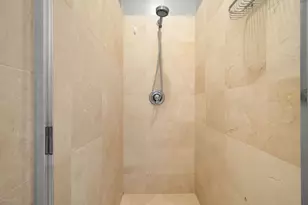 2323 W Montrose Ave, Chicago, IL 60618 - Photo 16