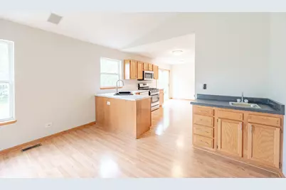 654 Anderson Drive, Lake in the Hills, IL 60156 - Photo 8