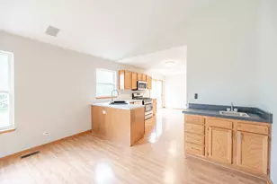654 Anderson Dr, Lake in the Hills, IL 60156 - Photo 8