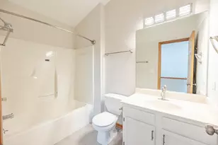 654 Anderson Dr, Lake in the Hills, IL 60156 - Photo 14