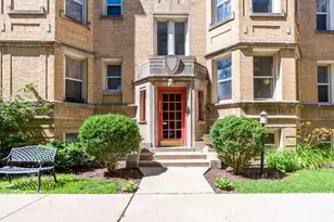 6819 N Lakewood Ave, Chicago, IL 60626 - Photo 2