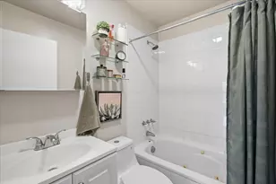 435 W Oakdale Ave, Chicago, IL 60657 - Photo 8