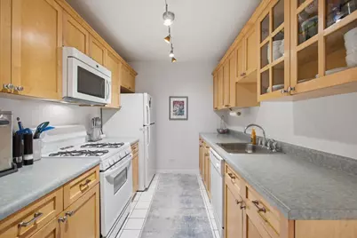435 W Oakdale Avenue #4F, Chicago, IL 60657 - Photo 6