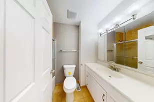 2203 Cardinal Ct, Schaumburg, IL 60194 - Photo 18