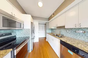 2203 Cardinal Ct, Schaumburg, IL 60194 - Photo 4