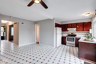 18W269 Kirkland Ln, Villa Park, IL 60181 - Photo 6