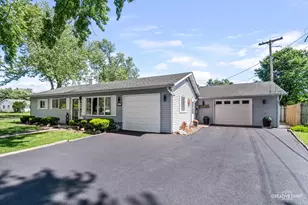 547 Hiawatha Dr, Ottawa, IL 61350 - Photo 2