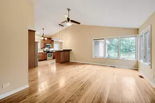 17 Willow St, Algonquin, IL 60102 - Photo 4