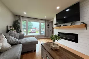 9848 S Muskegon Ave, Chicago, IL 60617 - Photo 6