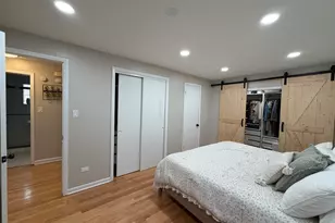 9848 S Muskegon Ave, Chicago, IL 60617 - Photo 14