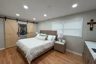 9848 S Muskegon Ave, Chicago, IL 60617 - Photo 12