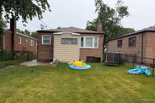 9848 S Muskegon Ave, Chicago, IL 60617 - Photo 34