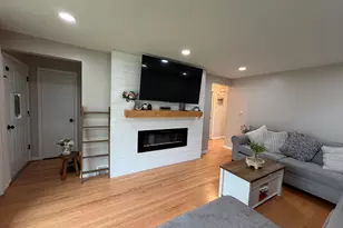 9848 S Muskegon Ave, Chicago, IL 60617 - Photo 8