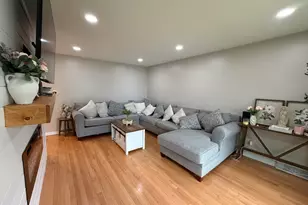 9848 S Muskegon Ave, Chicago, IL 60617 - Photo 4