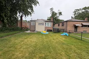 9848 S Muskegon Ave, Chicago, IL 60617 - Photo 36