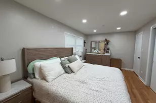 9848 S Muskegon Ave, Chicago, IL 60617 - Photo 16