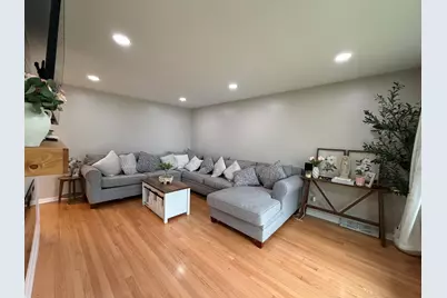 9848 S Muskegon Avenue, Chicago, IL 60617 - Photo 10