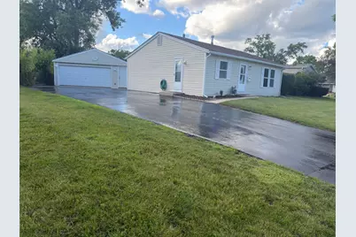 100 Siesta Road, Carpentersville, IL 60110 - Photo 2