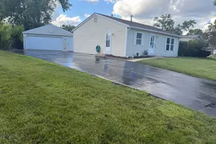 100 Siesta Rd, Carpentersville, IL 60110 - Photo 2