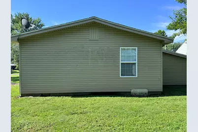 814 W Warmouth Street, Salem, IL 62881 - Photo 4