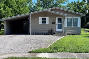 814 W Warmouth St, Salem, IL 62881 - Photo 1