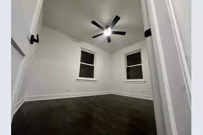10055 S Oglesby Avenue, Chicago, IL 60617 - Photo 16