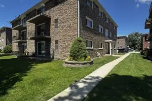 5846 W 77th St, Burbank, IL 60459 - Photo 1