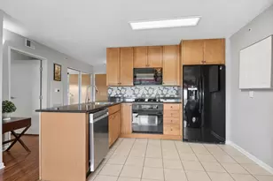 9655 Woods Dr, Skokie, IL 60077 - Photo 10
