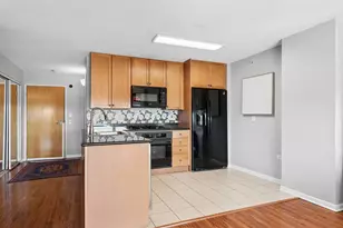 9655 Woods Dr, Skokie, IL 60077 - Photo 12