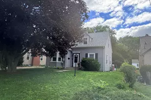 402 S Rockford Ave, Rockford, IL 61104 - Photo 2