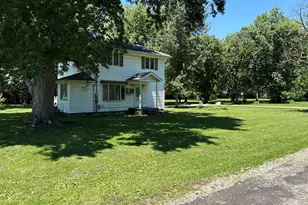 410 N 1st St, Bellflower, IL 61724 - Photo 4