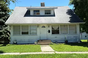 208 N Wood St, Gibson City, IL 60936 - Photo 2