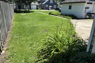 208 N Wood St, Gibson City, IL 60936 - Photo 4