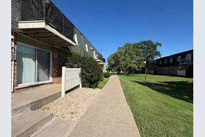 9950 S 84th Terrace #214, Palos Hills, IL 60465 - Photo 4