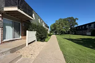 9950 S 84th Terrace, Palos Hills, IL 60465 - Photo 4
