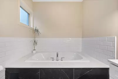 1355 W Erie Street #1, Chicago, IL 60622 - Photo 18
