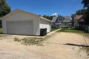 303 12th Ave, Sterling, IL 61081 - Photo 6
