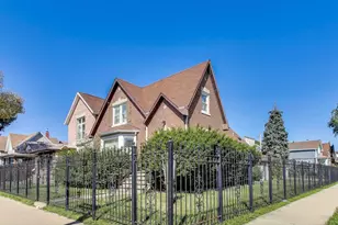5636 W Augusta Blvd, Chicago, IL 60651 - Photo 2