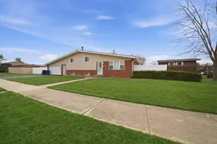 10725 S Rutherford Ave, Worth, IL 60482 - Photo 1