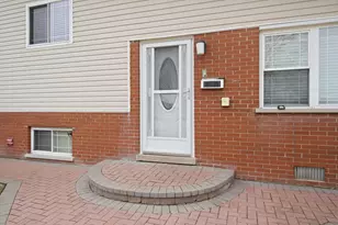10725 S Rutherford Ave, Worth, IL 60482 - Photo 8