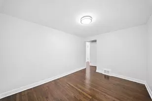 8906 S Crandon Ave, Chicago, IL 60617 - Photo 16