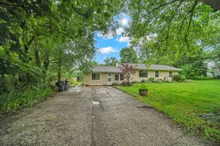 1305 Wilson Ct, Zion, IL 60099 - Photo 4