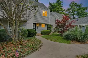 2046 Blackthorn Dr, Champaign, IL 61821 - Photo 2