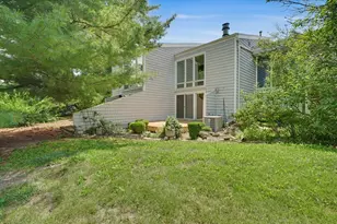 2046 Blackthorn Dr, Champaign, IL 61821 - Photo 32